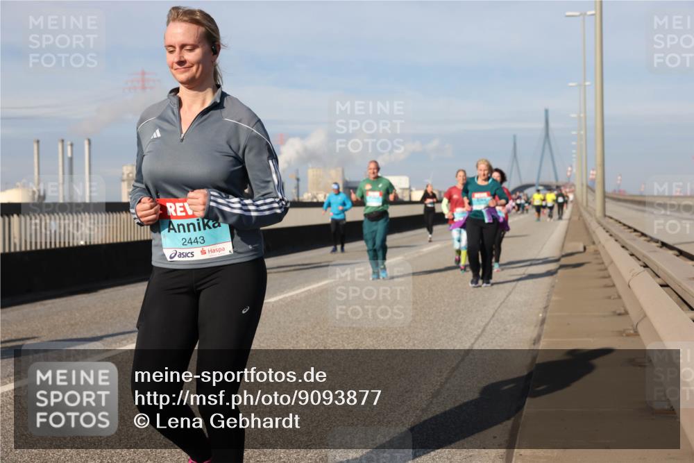 03.10.2025 - Köhlbrandbrückenlauf Lena Gebhardt http://msf.ph/oto/9093877 03.10.2025 10:09:00 Position 2 2443 meine-sportfotos.de