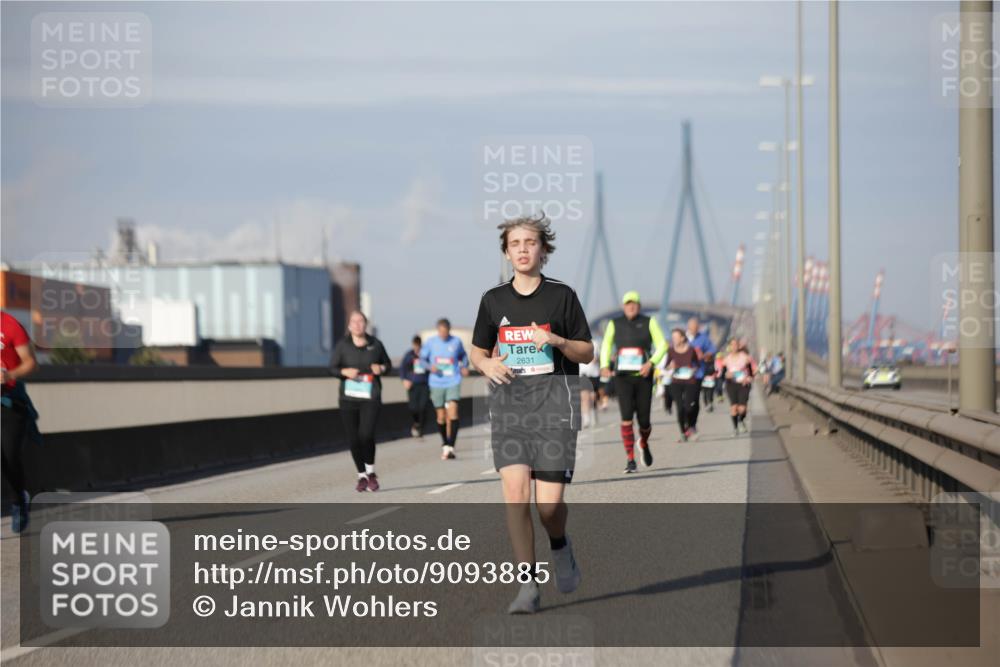 03.10.2025 - Köhlbrandbrückenlauf Jannik Wohlers http://msf.ph/oto/9093885 03.10.2025 10:12:23 Position 3 2631 meine-sportfotos.de