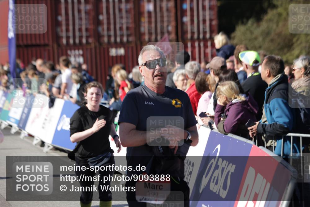 03.10.2025 - Köhlbrandbrückenlauf Jannik Wohlers http://msf.ph/oto/9093888 03.10.2025 13:20:26 Ziel 4385, 4570, 4571, 4591, 4672, 4739, 4859, 4994, 5082, 5144, 5160, 5208, 5631, 5672, 5683, 5790, 5850, 6035, 6136 meine-sportfotos.de