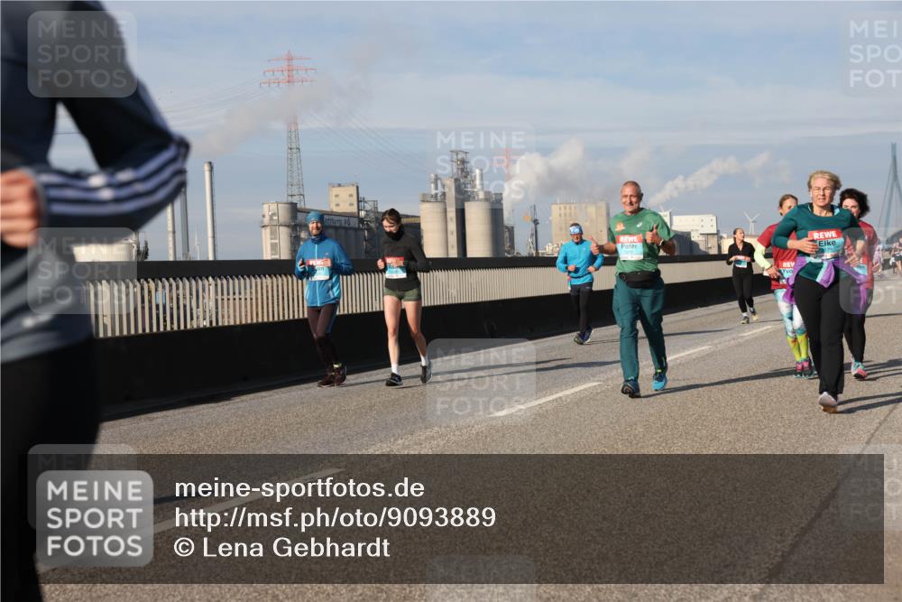 03.10.2025 - Köhlbrandbrückenlauf Lena Gebhardt http://msf.ph/oto/9093889 03.10.2025 10:09:01 Position 2  meine-sportfotos.de