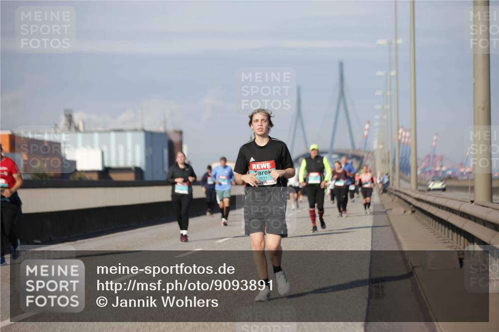 03.10.2025 - Köhlbrandbrückenlauf Jannik Wohlers http://msf.ph/oto/9093891 03.10.2025 10:12:23 Position 3 2631 meine-sportfotos.de