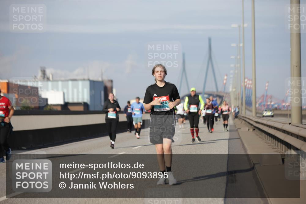 03.10.2025 - Köhlbrandbrückenlauf Jannik Wohlers http://msf.ph/oto/9093895 03.10.2025 10:12:23 Position 3 2631 meine-sportfotos.de