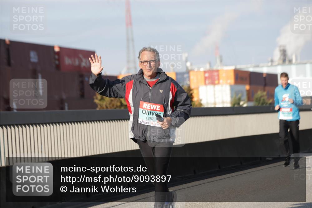 03.10.2025 - Köhlbrandbrückenlauf Jannik Wohlers http://msf.ph/oto/9093897 03.10.2025 10:00:49 Position 3 1287 meine-sportfotos.de