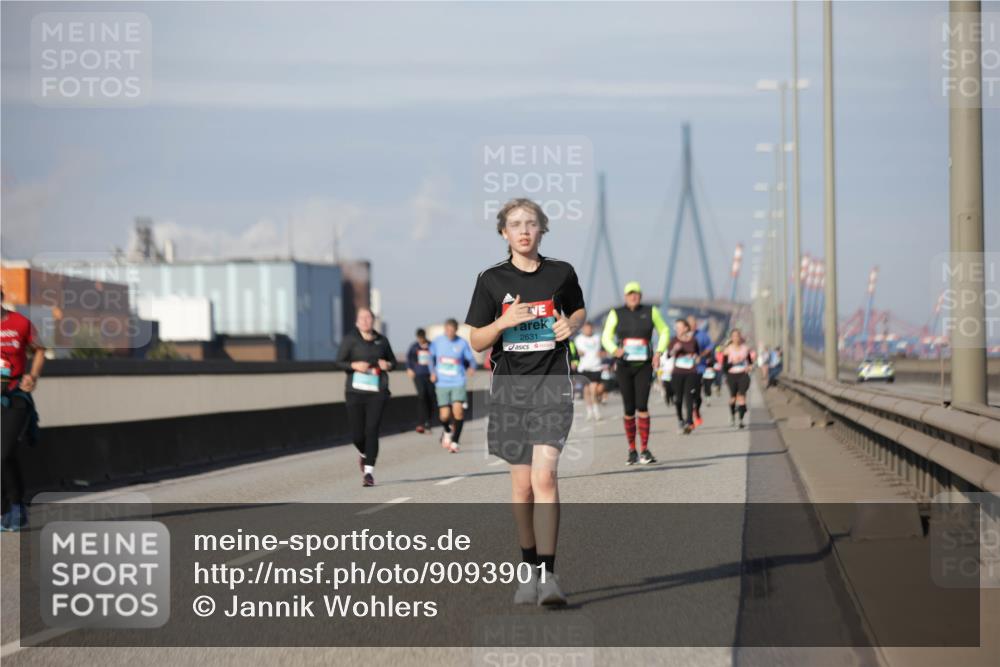 03.10.2025 - Köhlbrandbrückenlauf Jannik Wohlers http://msf.ph/oto/9093901 03.10.2025 10:12:23 Position 3 2631 meine-sportfotos.de