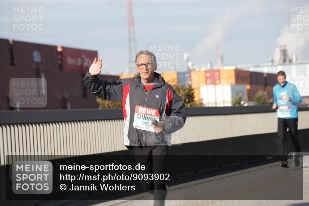 03.10.2025 - Köhlbrandbrückenlauf Jannik Wohlers http://msf.ph/oto/9093902 03.10.2025 10:00:49 Position 3 1287 meine-sportfotos.de