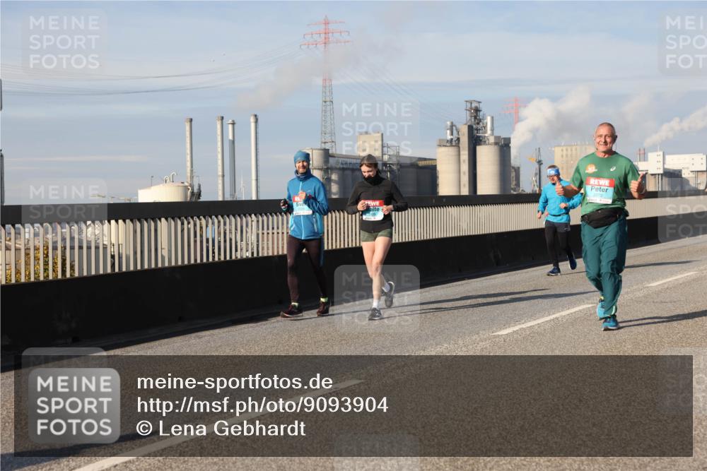 03.10.2025 - Köhlbrandbrückenlauf Lena Gebhardt http://msf.ph/oto/9093904 03.10.2025 10:09:01 Position 2  meine-sportfotos.de
