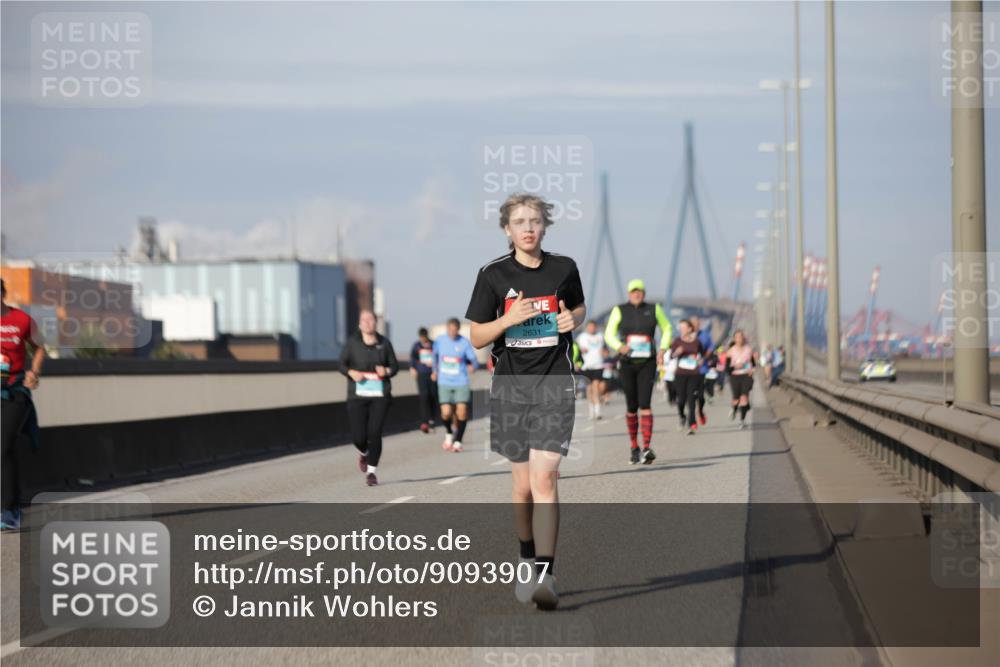 03.10.2025 - Köhlbrandbrückenlauf Jannik Wohlers http://msf.ph/oto/9093907 03.10.2025 10:12:23 Position 3 2631 meine-sportfotos.de
