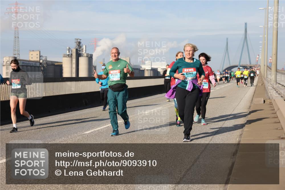 03.10.2025 - Köhlbrandbrückenlauf Lena Gebhardt http://msf.ph/oto/9093910 03.10.2025 10:09:02 Position 2 2175 meine-sportfotos.de