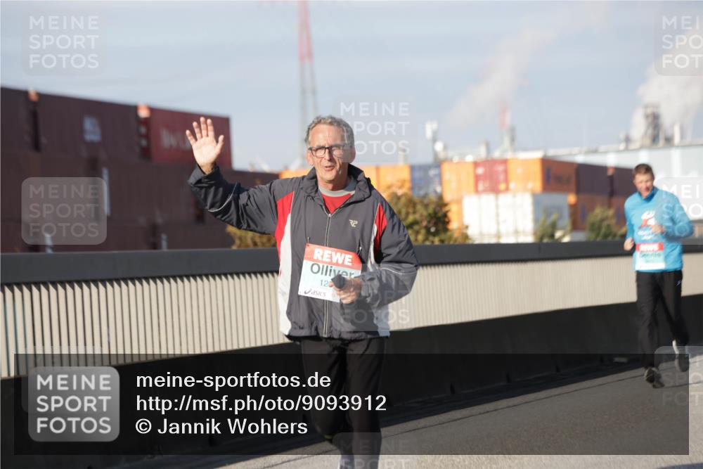 03.10.2025 - Köhlbrandbrückenlauf Jannik Wohlers http://msf.ph/oto/9093912 03.10.2025 10:00:49 Position 3 120 meine-sportfotos.de