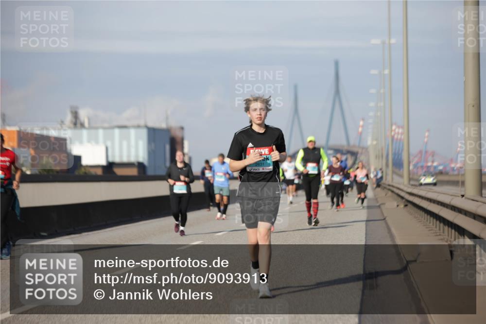 03.10.2025 - Köhlbrandbrückenlauf Jannik Wohlers http://msf.ph/oto/9093913 03.10.2025 10:12:23 Position 3 2631 meine-sportfotos.de