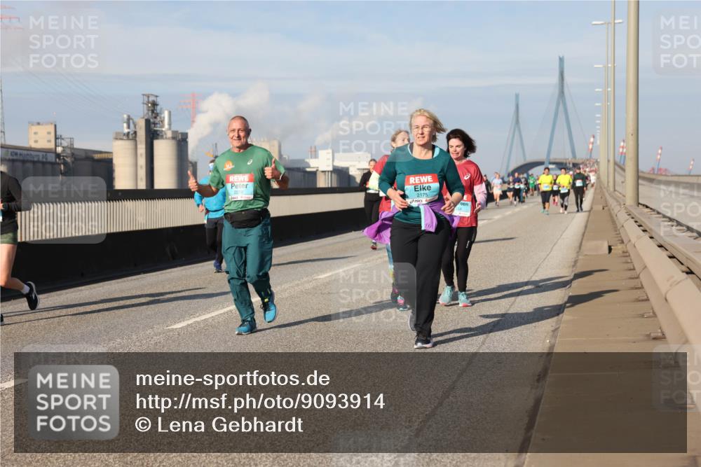 03.10.2025 - Köhlbrandbrückenlauf Lena Gebhardt http://msf.ph/oto/9093914 03.10.2025 10:09:02 Position 2 2272, 2175, 554 meine-sportfotos.de