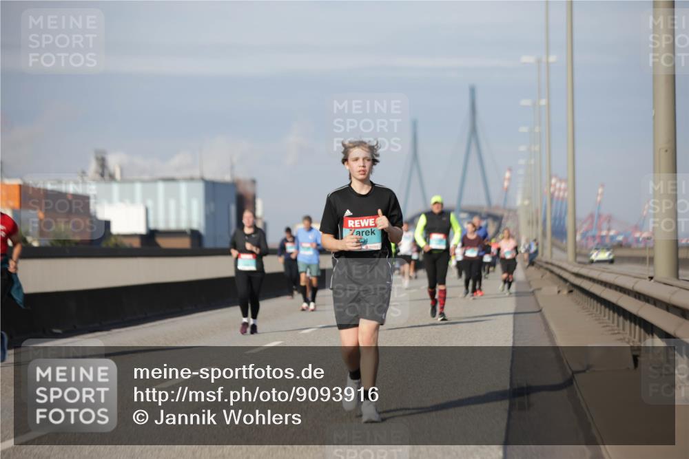 03.10.2025 - Köhlbrandbrückenlauf Jannik Wohlers http://msf.ph/oto/9093916 03.10.2025 10:12:23 Position 3 631 meine-sportfotos.de