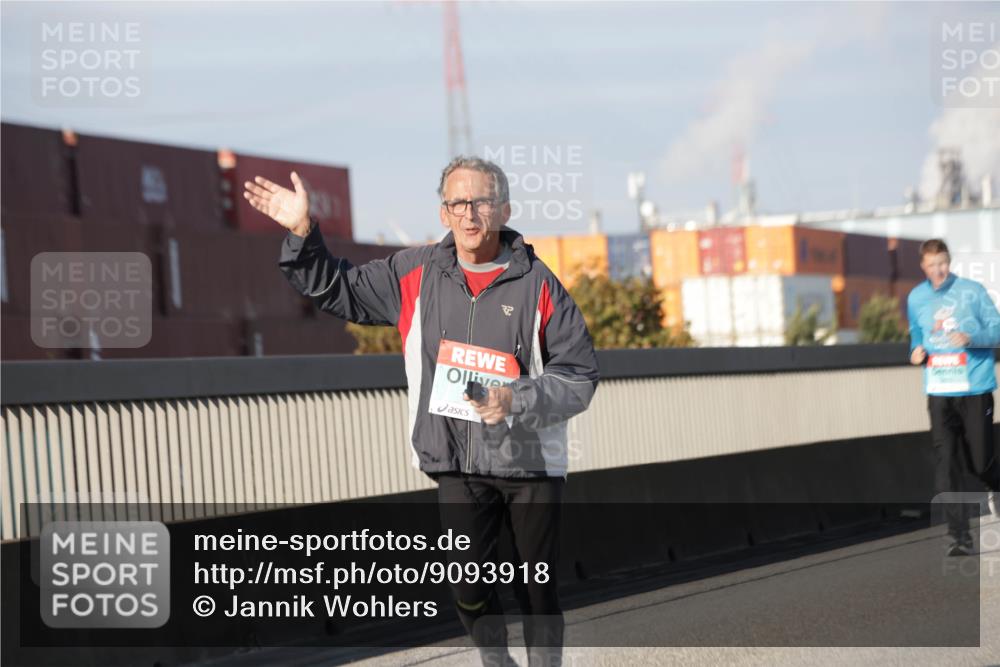 03.10.2025 - Köhlbrandbrückenlauf Jannik Wohlers http://msf.ph/oto/9093918 03.10.2025 10:00:49 Position 3  meine-sportfotos.de