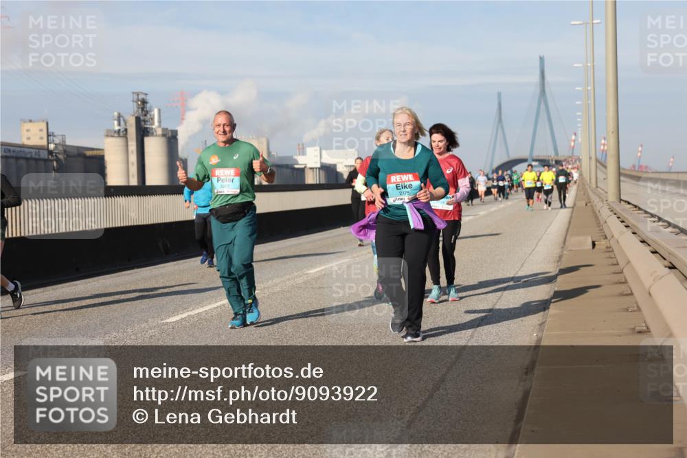 03.10.2025 - Köhlbrandbrückenlauf Lena Gebhardt http://msf.ph/oto/9093922 03.10.2025 10:09:02 Position 2 2272, 2175 meine-sportfotos.de