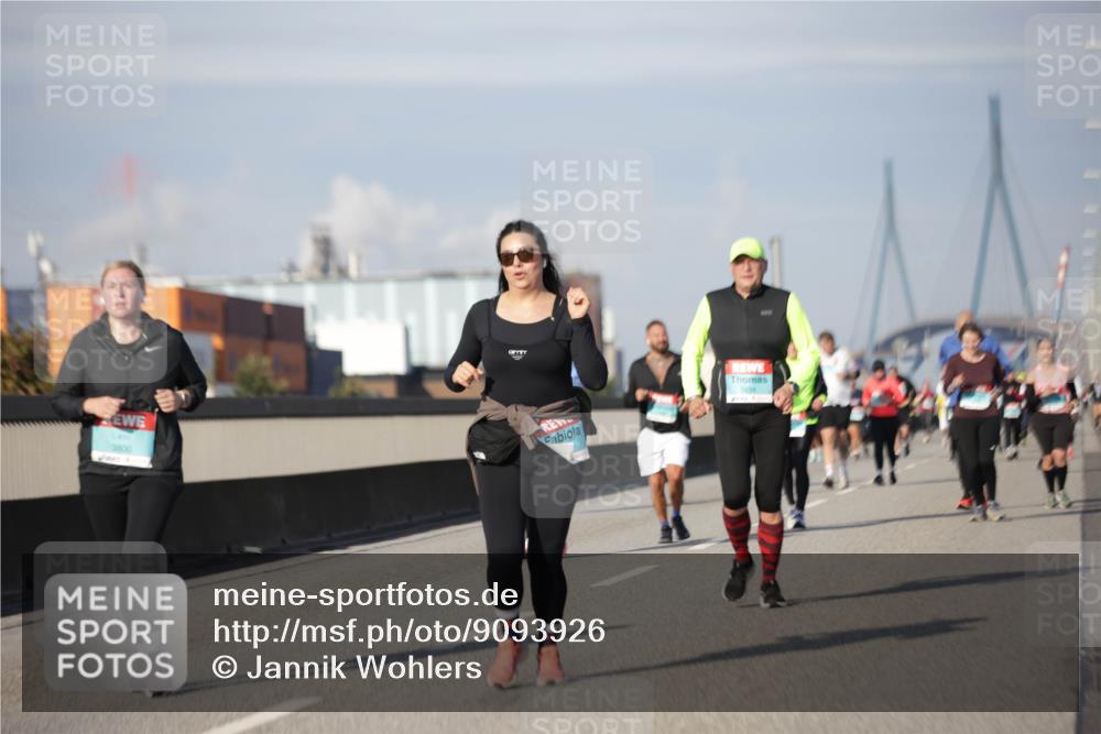 03.10.2025 - Köhlbrandbrückenlauf Jannik Wohlers http://msf.ph/oto/9093926 03.10.2025 10:12:29 Position 3 3800 meine-sportfotos.de