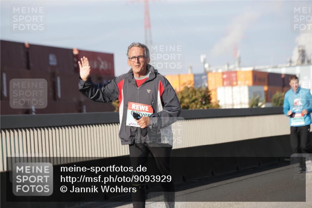 03.10.2025 - Köhlbrandbrückenlauf Jannik Wohlers http://msf.ph/oto/9093929 03.10.2025 10:00:50 Position 3  meine-sportfotos.de
