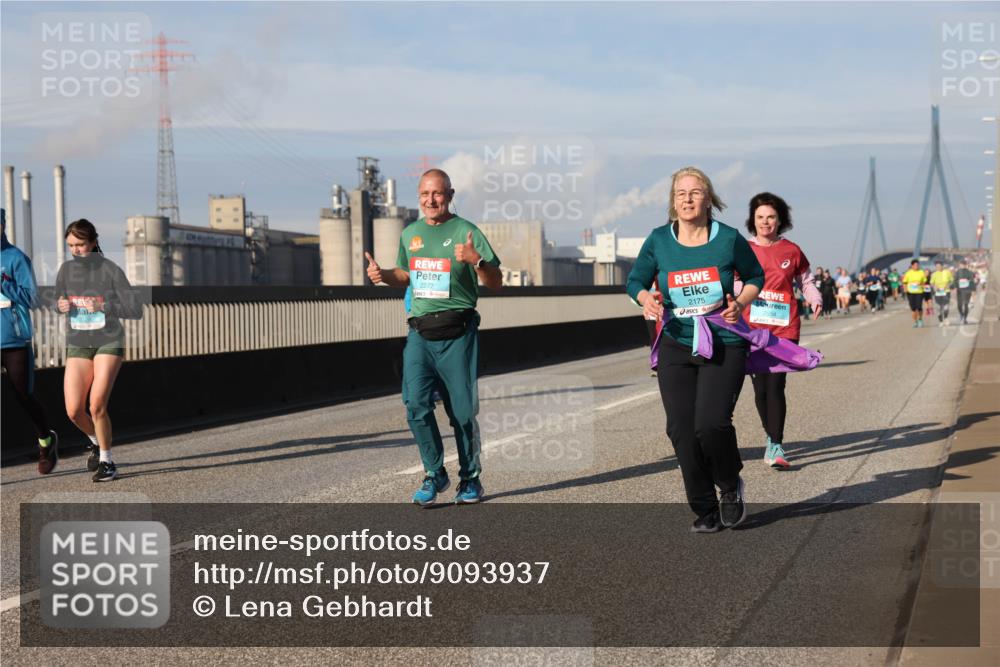 03.10.2025 - Köhlbrandbrückenlauf Lena Gebhardt http://msf.ph/oto/9093937 03.10.2025 10:09:02 Position 2 2272, 2175, 2554 meine-sportfotos.de