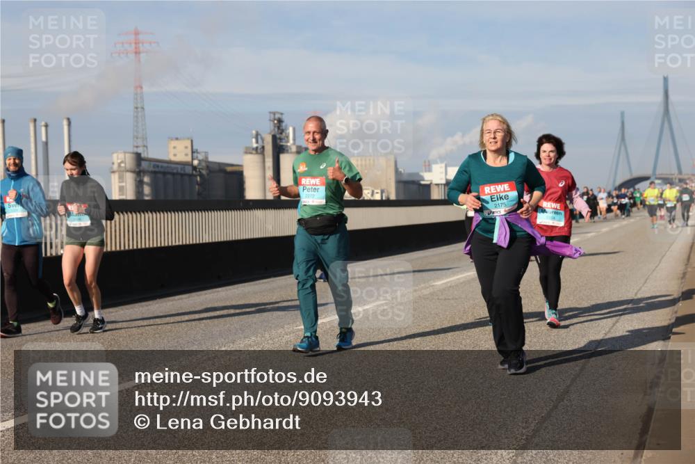 03.10.2025 - Köhlbrandbrückenlauf Lena Gebhardt http://msf.ph/oto/9093943 03.10.2025 10:09:02 Position 2 2272, 2175, 2554 meine-sportfotos.de