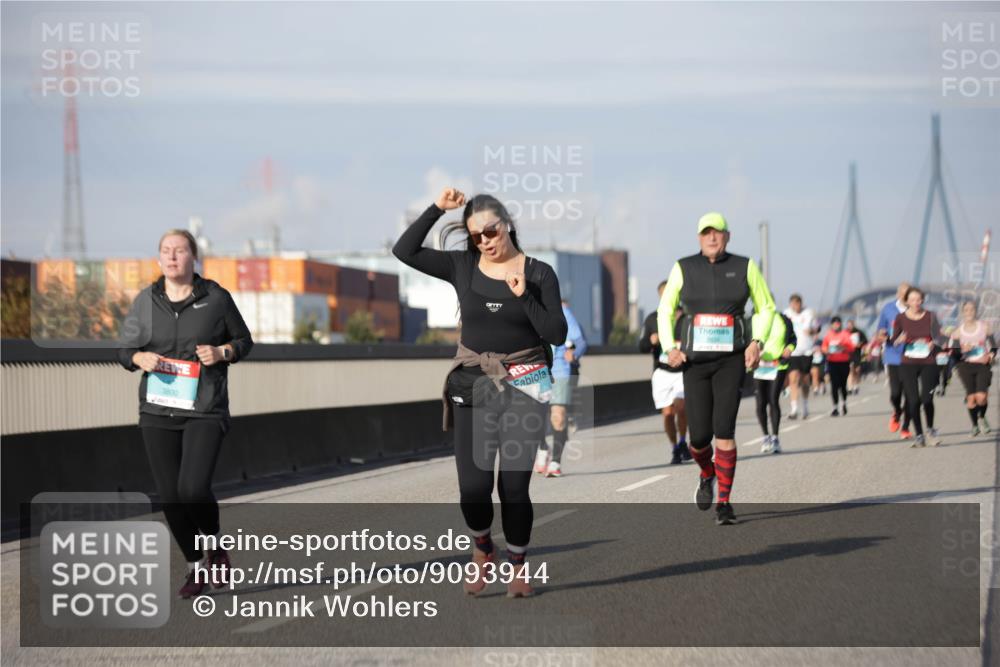 03.10.2025 - Köhlbrandbrückenlauf Jannik Wohlers http://msf.ph/oto/9093944 03.10.2025 10:12:30 Position 3 3800 meine-sportfotos.de