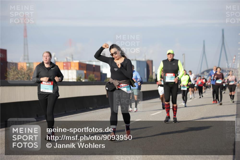 03.10.2025 - Köhlbrandbrückenlauf Jannik Wohlers http://msf.ph/oto/9093950 03.10.2025 10:12:30 Position 3 3800 meine-sportfotos.de