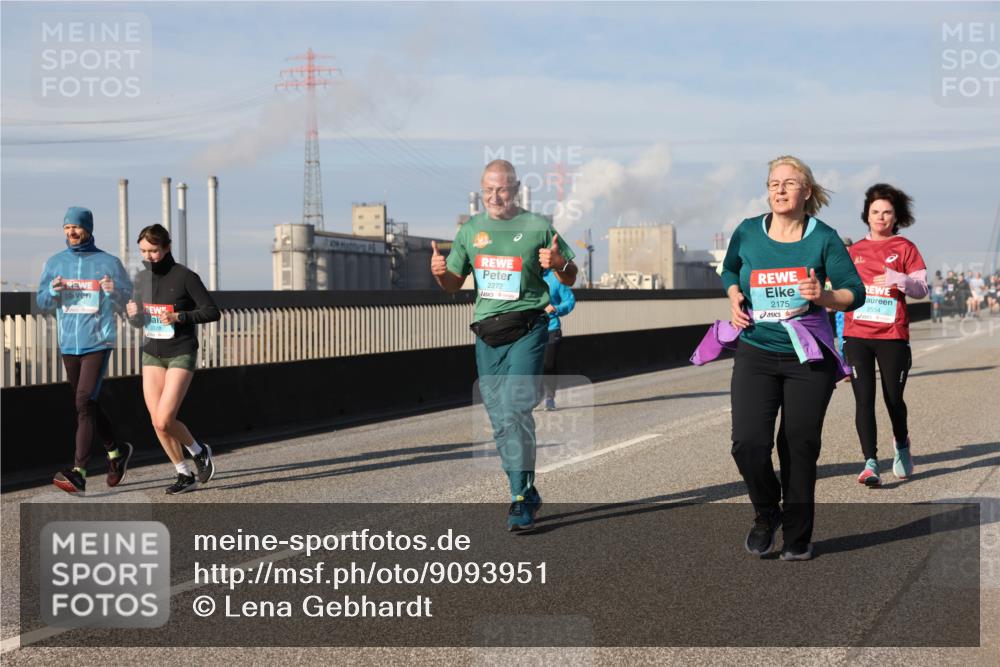 03.10.2025 - Köhlbrandbrückenlauf Lena Gebhardt http://msf.ph/oto/9093951 03.10.2025 10:09:03 Position 2 2272, 2175, 2554 meine-sportfotos.de