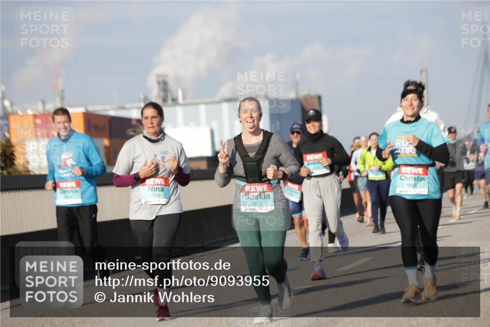 03.10.2025 - Köhlbrandbrückenlauf Jannik Wohlers http://msf.ph/oto/9093955 03.10.2025 10:00:51 Position 3 3450, 1719, 2678, 2293, 1903 meine-sportfotos.de