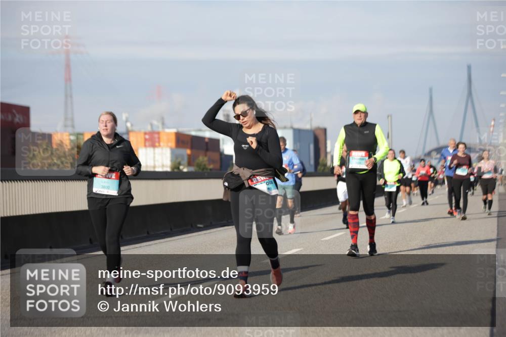03.10.2025 - Köhlbrandbrückenlauf Jannik Wohlers http://msf.ph/oto/9093959 03.10.2025 10:12:30 Position 3 3800 meine-sportfotos.de