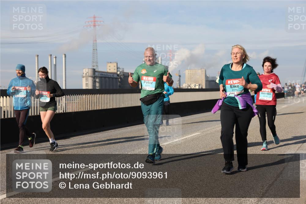 03.10.2025 - Köhlbrandbrückenlauf Lena Gebhardt http://msf.ph/oto/9093961 03.10.2025 10:09:03 Position 2 3328, 2272, 2175, 2554 meine-sportfotos.de