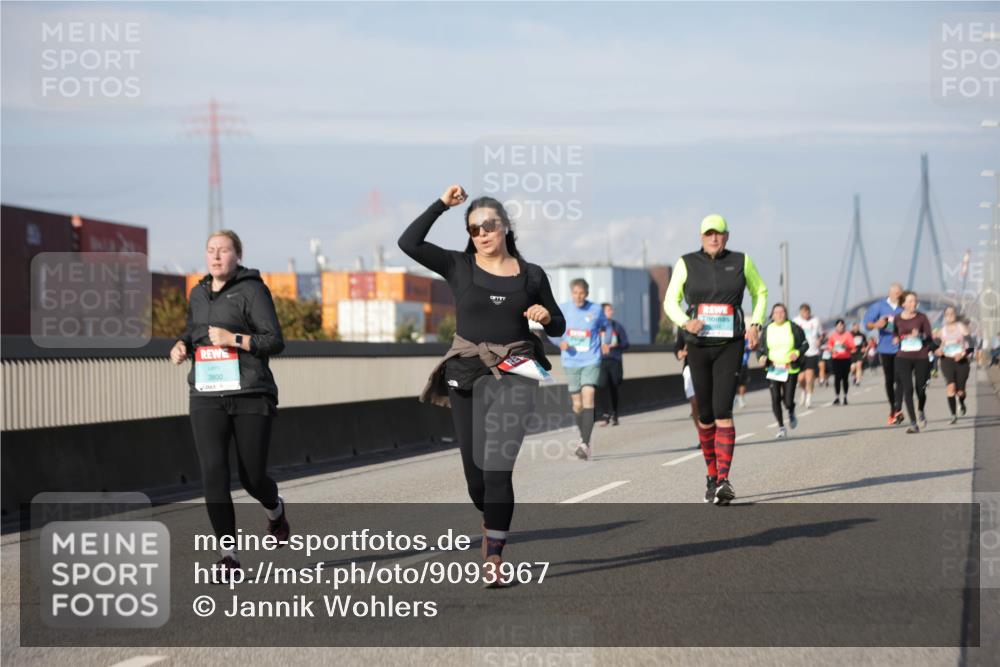03.10.2025 - Köhlbrandbrückenlauf Jannik Wohlers http://msf.ph/oto/9093967 03.10.2025 10:12:30 Position 3 3800 meine-sportfotos.de