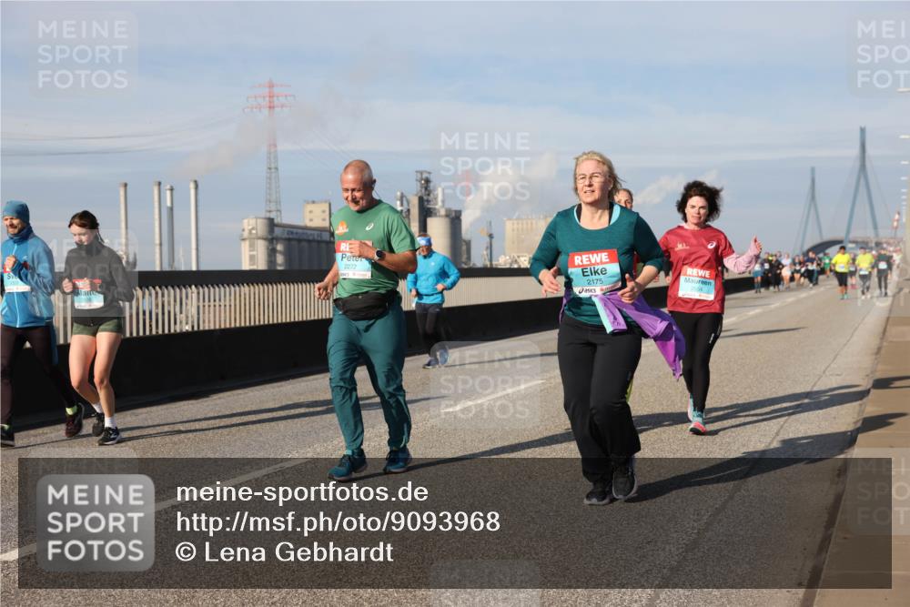 03.10.2025 - Köhlbrandbrückenlauf Lena Gebhardt http://msf.ph/oto/9093968 03.10.2025 10:09:03 Position 2 2272, 2175, 2554 meine-sportfotos.de