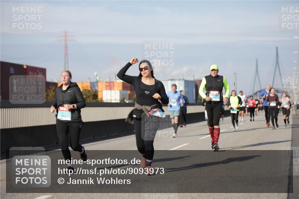 03.10.2025 - Köhlbrandbrückenlauf Jannik Wohlers http://msf.ph/oto/9093973 03.10.2025 10:12:30 Position 3 3800 meine-sportfotos.de