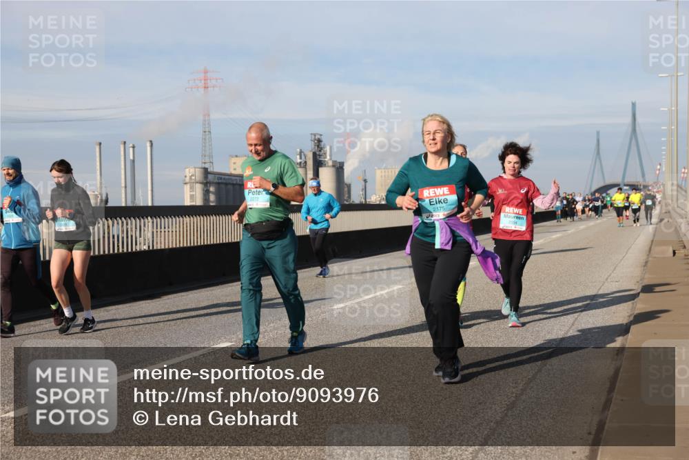 03.10.2025 - Köhlbrandbrückenlauf Lena Gebhardt http://msf.ph/oto/9093976 03.10.2025 10:09:03 Position 2 2272, 2175, 2554 meine-sportfotos.de