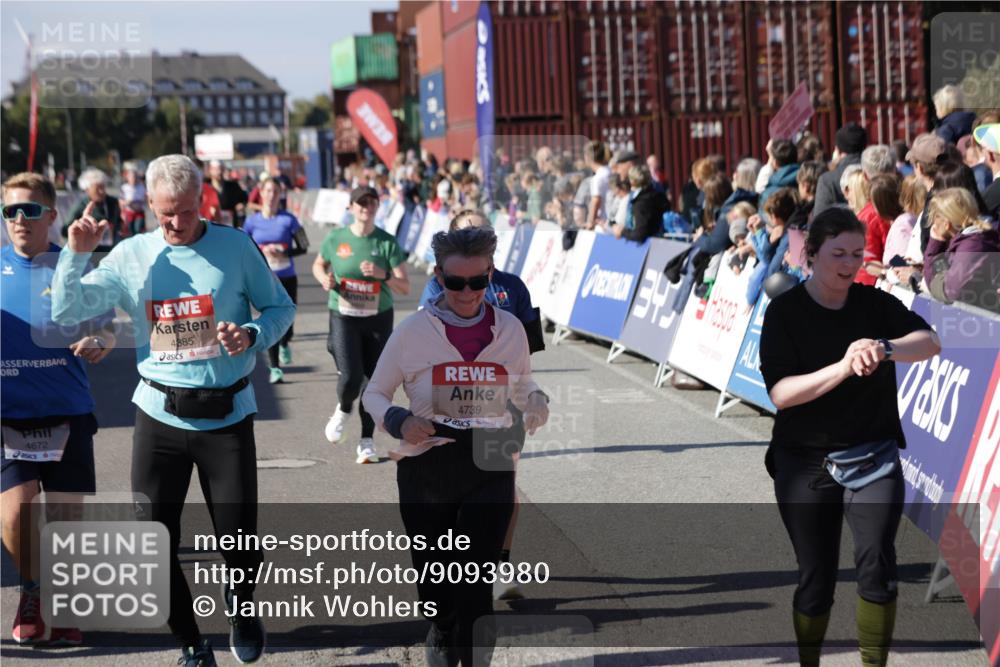 03.10.2025 - Köhlbrandbrückenlauf Jannik Wohlers http://msf.ph/oto/9093980 03.10.2025 13:20:27 Ziel 4385, 4570, 4571, 4591, 4672, 4739, 4790, 4859, 5082, 5144, 5160, 5208, 5543, 5631, 5672, 5790, 5850, 6035, 6136 meine-sportfotos.de