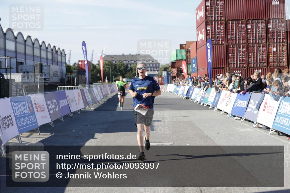 03.10.2025 - Köhlbrandbrückenlauf Jannik Wohlers http://msf.ph/oto/9093997 03.10.2025 12:54:38 Ziel 4060, 4106, 4209, 6621, 6683 meine-sportfotos.de