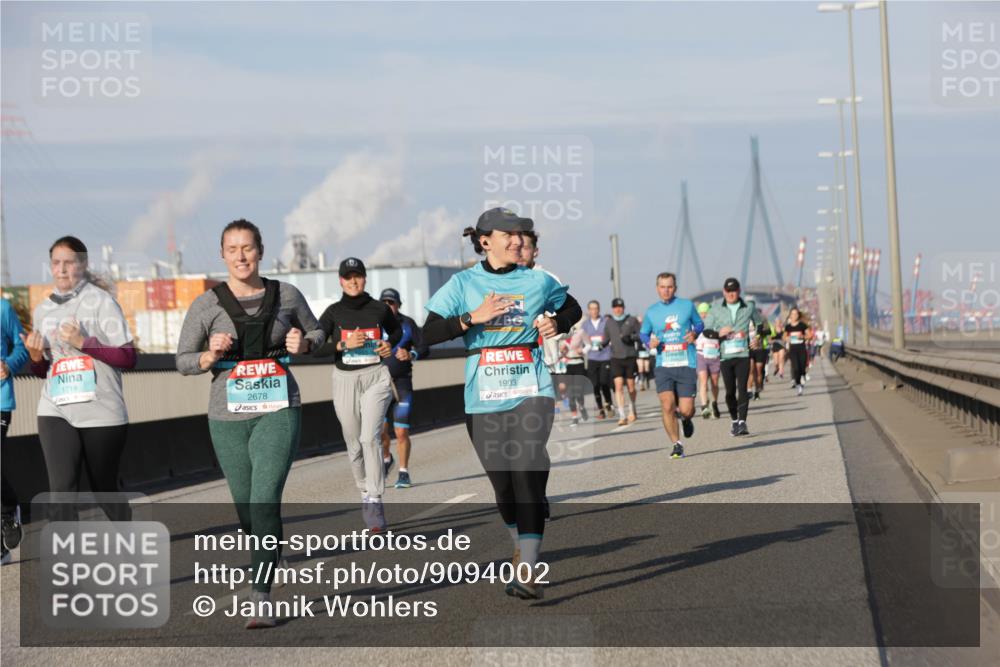 03.10.2025 - Köhlbrandbrückenlauf Jannik Wohlers http://msf.ph/oto/9094002 03.10.2025 10:00:53 Position 3 1719, 2678, 1903 meine-sportfotos.de