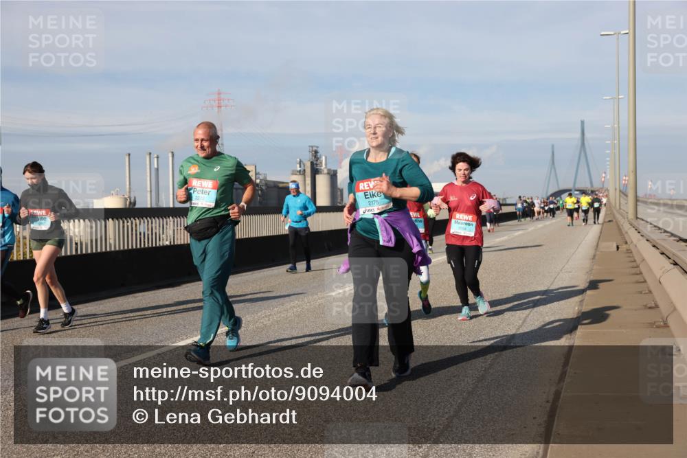 03.10.2025 - Köhlbrandbrückenlauf Lena Gebhardt http://msf.ph/oto/9094004 03.10.2025 10:09:03 Position 2 2272, 2175 meine-sportfotos.de