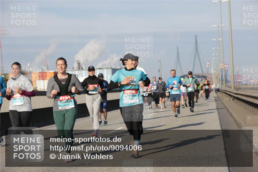 03.10.2025 - Köhlbrandbrückenlauf Jannik Wohlers http://msf.ph/oto/9094006 03.10.2025 10:00:53 Position 3 1719, 2678, 1903 meine-sportfotos.de