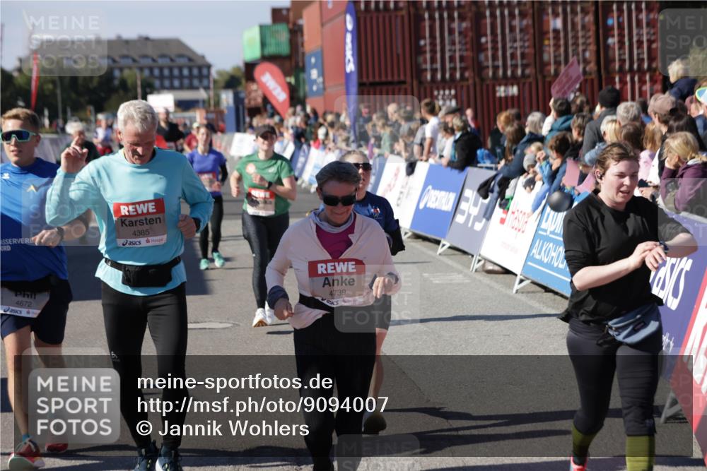 03.10.2025 - Köhlbrandbrückenlauf Jannik Wohlers http://msf.ph/oto/9094007 03.10.2025 13:20:27 Ziel 4385, 4570, 4571, 4591, 4672, 4739, 4790, 4859, 5082, 5144, 5160, 5208, 5543, 5631, 5672, 5790, 5850, 6035, 6136 meine-sportfotos.de