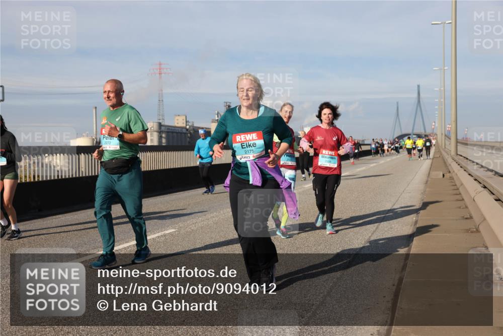 03.10.2025 - Köhlbrandbrückenlauf Lena Gebhardt http://msf.ph/oto/9094012 03.10.2025 10:09:04 Position 2 2272, 2175, 2533, 2554 meine-sportfotos.de