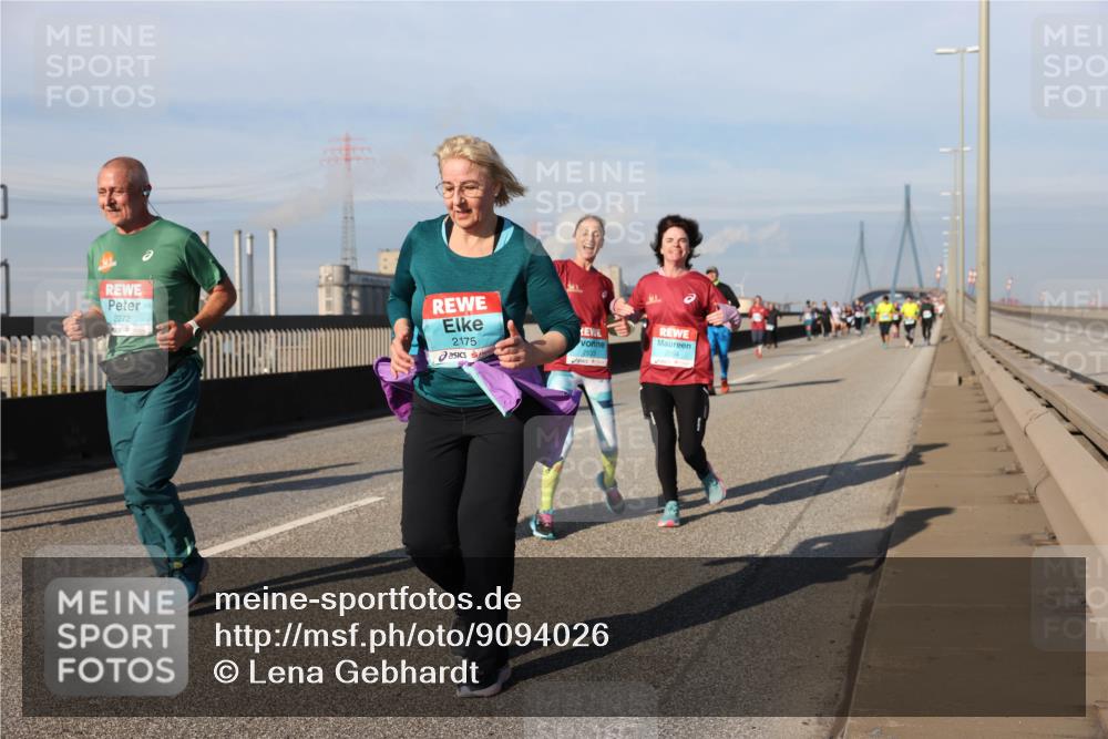 03.10.2025 - Köhlbrandbrückenlauf Lena Gebhardt http://msf.ph/oto/9094026 03.10.2025 10:09:04 Position 2 2272, 2175, 2533 meine-sportfotos.de