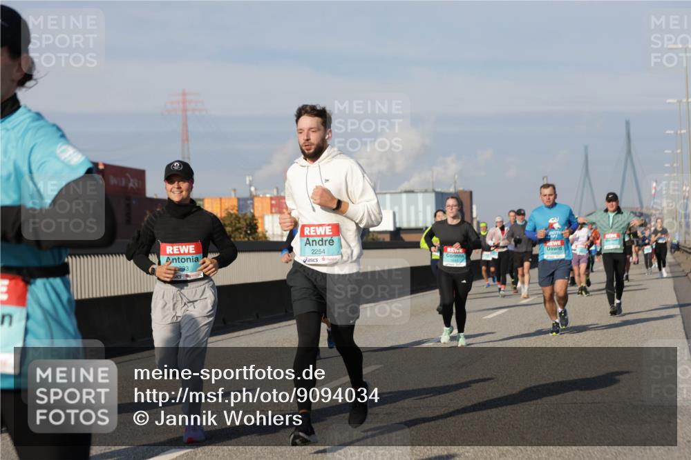 03.10.2025 - Köhlbrandbrückenlauf Jannik Wohlers http://msf.ph/oto/9094034 03.10.2025 10:00:55 Position 3 2254, 2641 meine-sportfotos.de