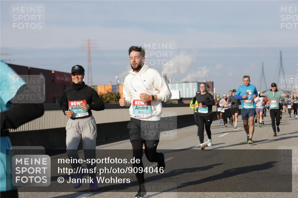 03.10.2025 - Köhlbrandbrückenlauf Jannik Wohlers http://msf.ph/oto/9094046 03.10.2025 10:00:55 Position 3 2293, 2254, 14 meine-sportfotos.de