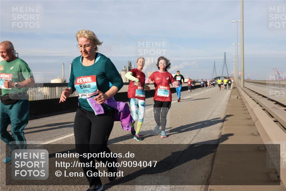 03.10.2025 - Köhlbrandbrückenlauf Lena Gebhardt http://msf.ph/oto/9094047 03.10.2025 10:09:04 Position 2 22, 2533, 2554, 2175 meine-sportfotos.de