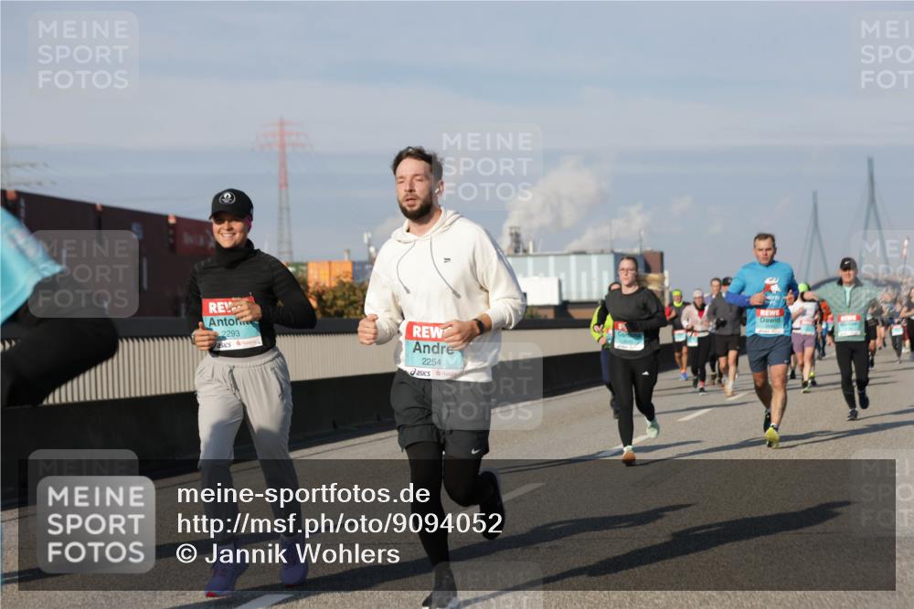 03.10.2025 - Köhlbrandbrückenlauf Jannik Wohlers http://msf.ph/oto/9094052 03.10.2025 10:00:55 Position 3 2293, 2254 meine-sportfotos.de