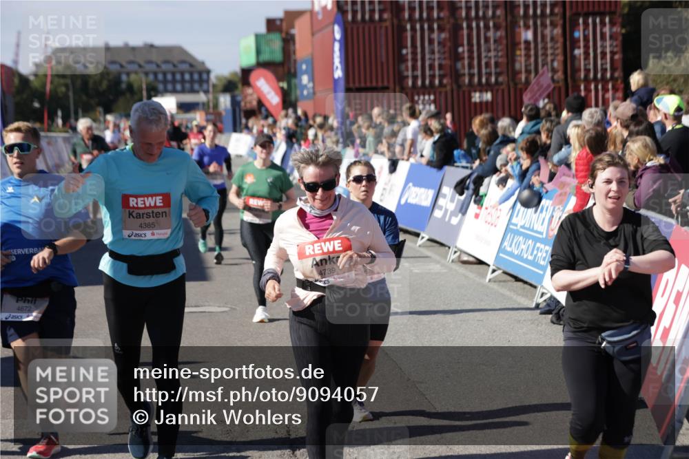 03.10.2025 - Köhlbrandbrückenlauf Jannik Wohlers http://msf.ph/oto/9094057 03.10.2025 13:20:28 Ziel 4269, 4385, 4570, 4571, 4591, 4672, 4739, 4790, 4859, 5082, 5144, 5160, 5208, 5543, 5631, 5672, 5790, 5850, 6035, 6136 meine-sportfotos.de