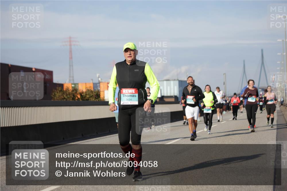 03.10.2025 - Köhlbrandbrückenlauf Jannik Wohlers http://msf.ph/oto/9094058 03.10.2025 10:12:34 Position 3 3634 meine-sportfotos.de