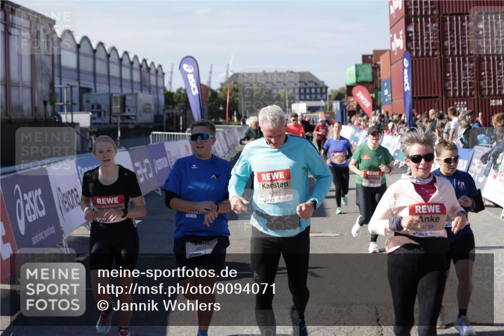 03.10.2025 - Köhlbrandbrückenlauf Jannik Wohlers http://msf.ph/oto/9094071 03.10.2025 13:20:28 Ziel 4269, 4385, 4570, 4571, 4591, 4672, 4739, 4790, 4859, 5082, 5144, 5160, 5208, 5543, 5631, 5672, 5790, 5850, 6035, 6136 meine-sportfotos.de