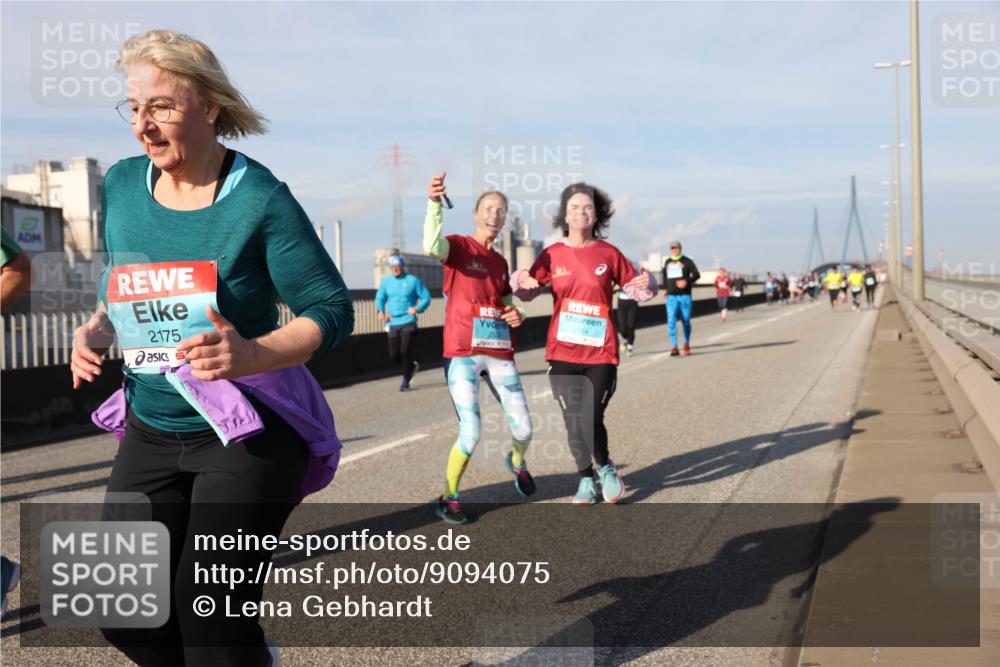 03.10.2025 - Köhlbrandbrückenlauf Lena Gebhardt http://msf.ph/oto/9094075 03.10.2025 10:09:05 Position 2 2175 meine-sportfotos.de