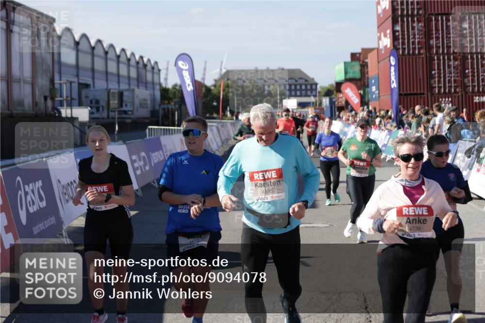 03.10.2025 - Köhlbrandbrückenlauf Jannik Wohlers http://msf.ph/oto/9094078 03.10.2025 13:20:28 Ziel 4269, 4385, 4570, 4571, 4591, 4672, 4739, 4790, 4859, 5082, 5144, 5160, 5208, 5543, 5631, 5672, 5790, 5850, 6035, 6136 meine-sportfotos.de