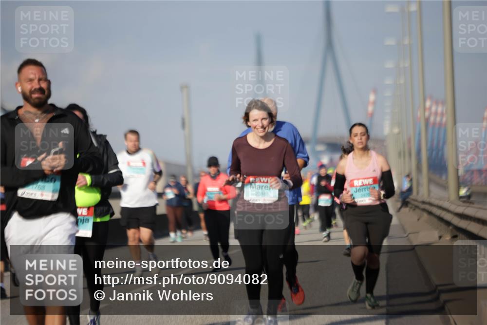 03.10.2025 - Köhlbrandbrückenlauf Jannik Wohlers http://msf.ph/oto/9094082 03.10.2025 10:12:35 Position 3 160, 1763, 2316 meine-sportfotos.de